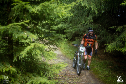 Pobiegli i wjechali na Okraj. XI Bieg alpejski i uphill MTB w Kowarach - 11
