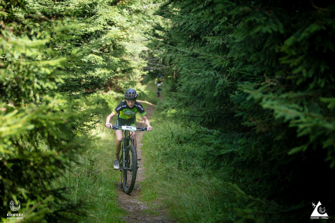 Pobiegli i wjechali na Okraj. XI Bieg alpejski i uphill MTB w Kowarach - 25