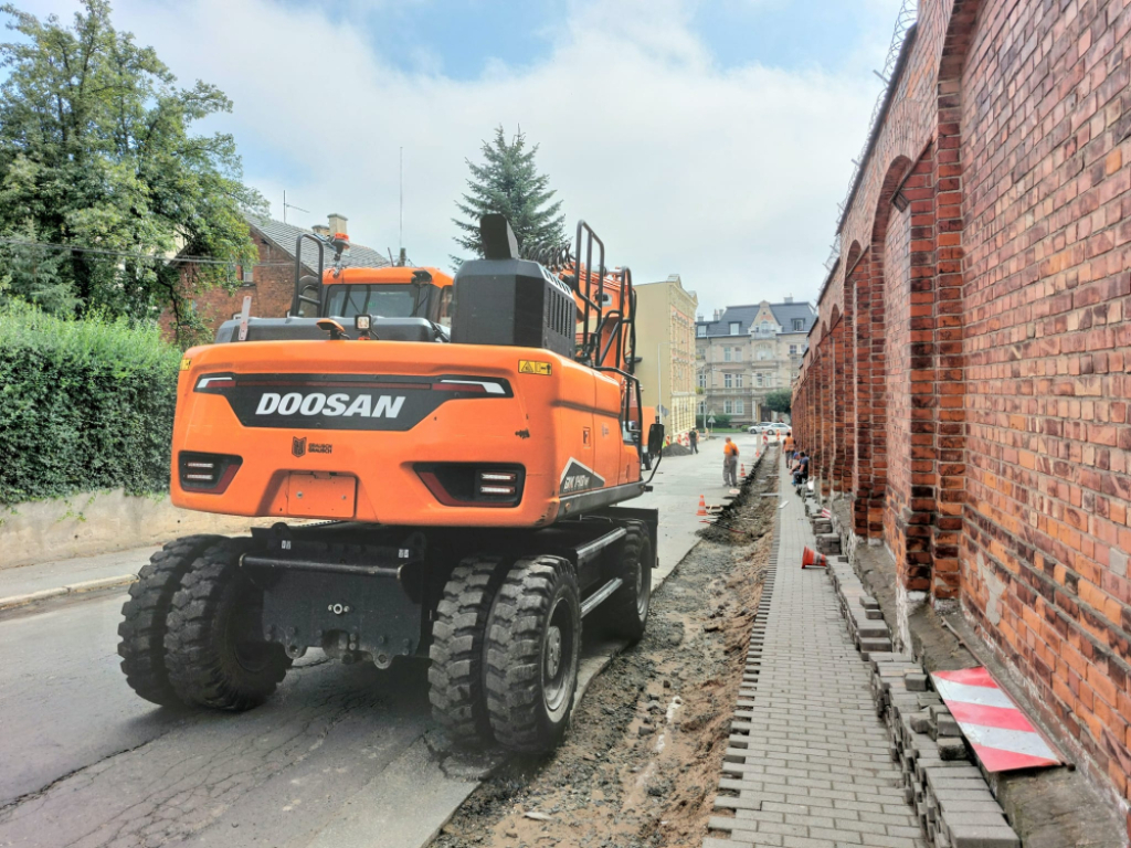 Ul. Hołdu Pruskiego w Kłodzku: Rozpoczęto prace remontowe - fot. Urząd Miasta w Kłodzku