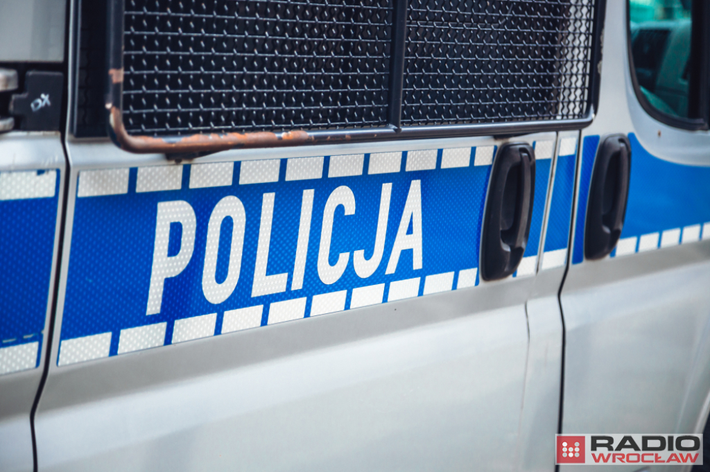 Ciężarówka wpadła do rowu na północy Wrocławia - fot. Patrycja Dzwonkowska