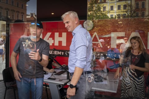 "W plenerowym studiu jak na ławce trenerskiej". Był z nami trener Jacek Magiera [POSŁUCHAJ] - 5