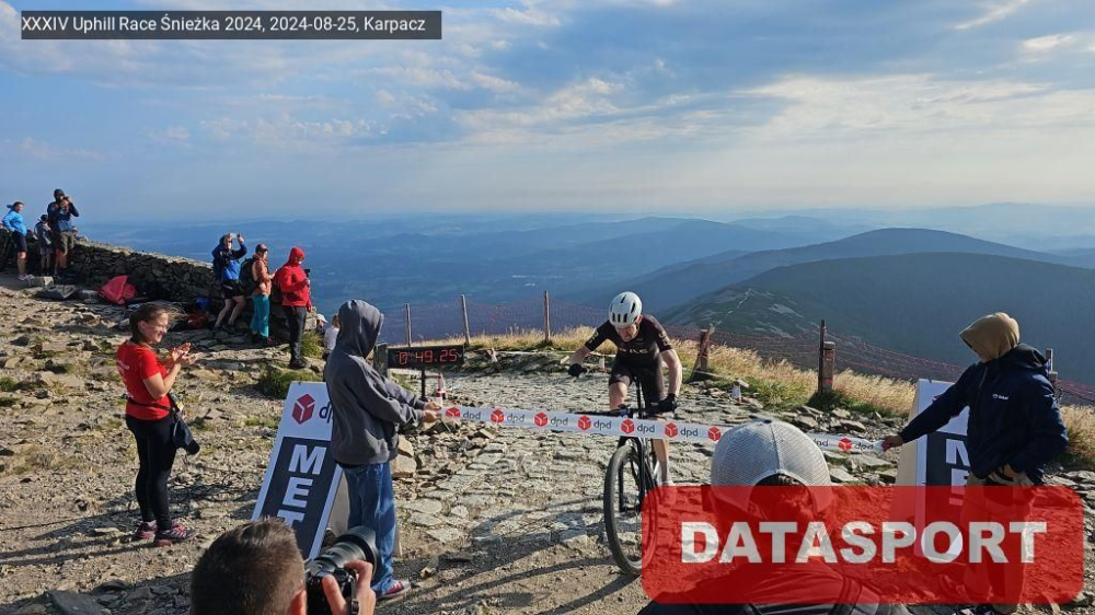Wjechali na rowerach na najwyższy szczyt Karkonoszy - fot. mat. prasowe organizatora