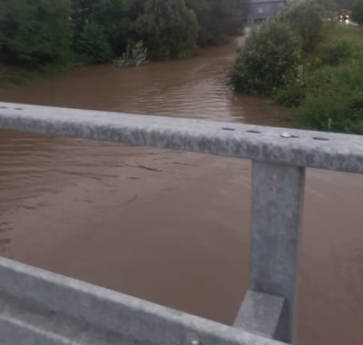 W Lw&oacute;wku Śląskim powiększają wał przeciwpowodziowy
