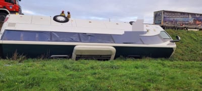 Autobus wypadł z drogi na A4