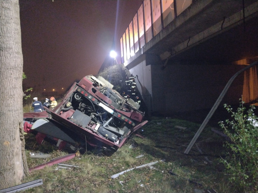 Tragiczny wypadek na A4. Kierowca autobusu nie żyje – Wypadek na autostradzie A4, fot. PSP w Zgorzelcu