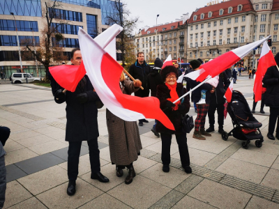 Zgromadzenie pod Dworcem Gł&oacute;wnym. "Marsz Polak&oacute;w" przejdzie przez Wrocław