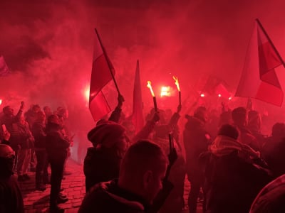 "Marsz Polak&oacute;w" we Wrocławiu. Policja: użyto petardy hukowej