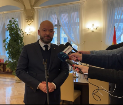 Jacek Sutryk wr&oacute;cił do pracy w ratuszu. Rano zwołał konferencję prasową