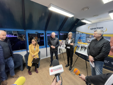 Lekcje WF-u nie w sali, a na... lodowisku. Wraca miejski program - 0