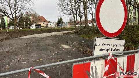 Koniec z jazdą slalomem po Karłowicza w Jeleniej Górze. Remont trwał pół roku - 0