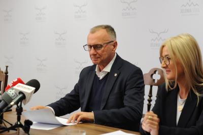 Poznaliśmy budżet Jeleniej G&oacute;ry. Wydatki miasta zbliżają się do miliarda złotych