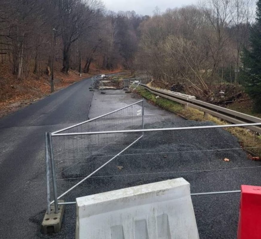 Do Jedliny-Zdroju wciąż nie dojedziemy drogą 383, ale jest nadzieja na częściowe otwarcie - Utrudnienia na DW 383 w Jedlinie Zdroju potrwają dłużej - fot. UM Jedlina Zdrój