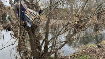 Brzegi Bobru wciąż zaśmiecone. Mieszkańcy Jeleniej G&oacute;ry apelują o działanie