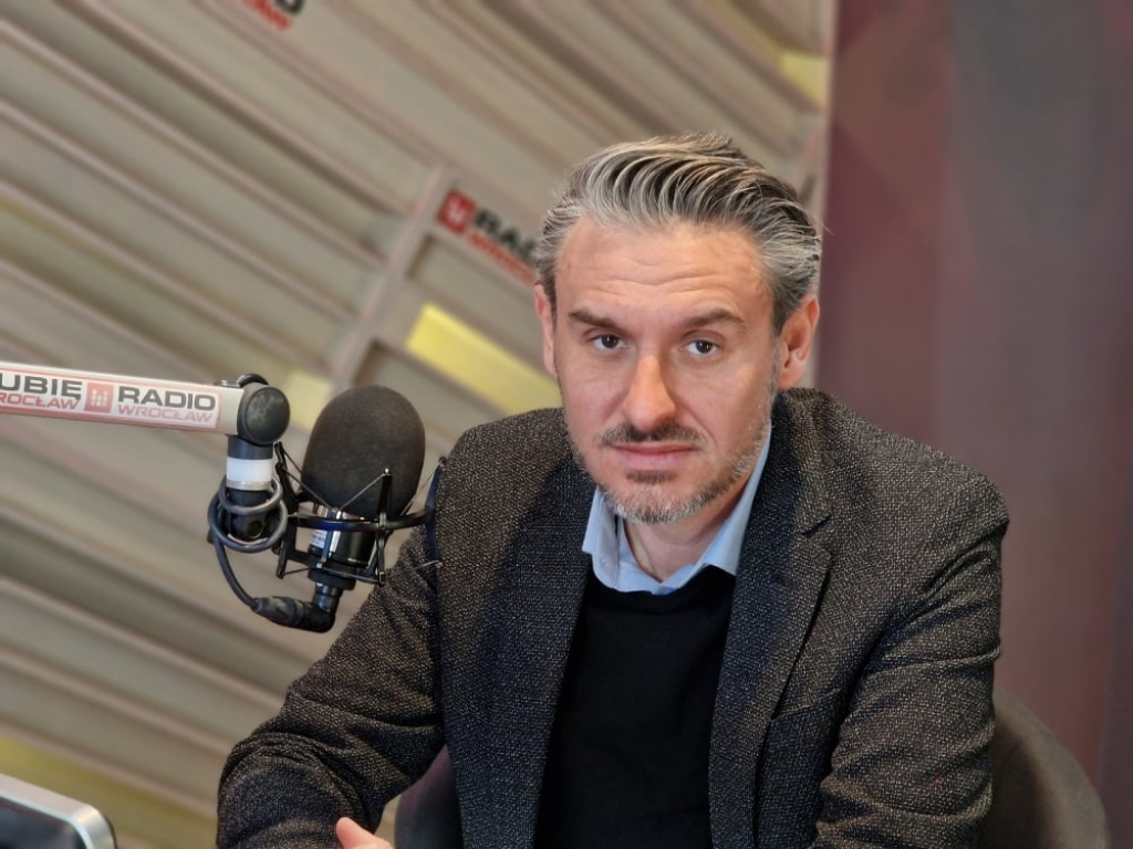 Ciążyński usłyszał zarzut. Były wiceminister miał korzystać ze służbowego auta do prywatnych celów - fot. RW