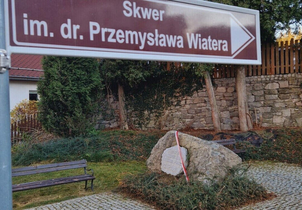 Dziedzictwo dr Przemysława Wiatera w Szklarskiej Porębie. Otwarcie nowego skweru - fot. Szklarska Poręba