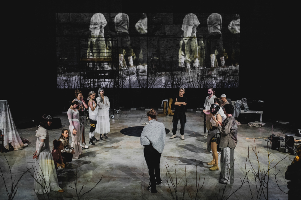 „STADO. W środku jesteśmy baśnią”. Byliśmy na próbie najnowszej premiery Teatru Pantomimy! – Fot: FB Wrocławskiego Teatru Pantomimy