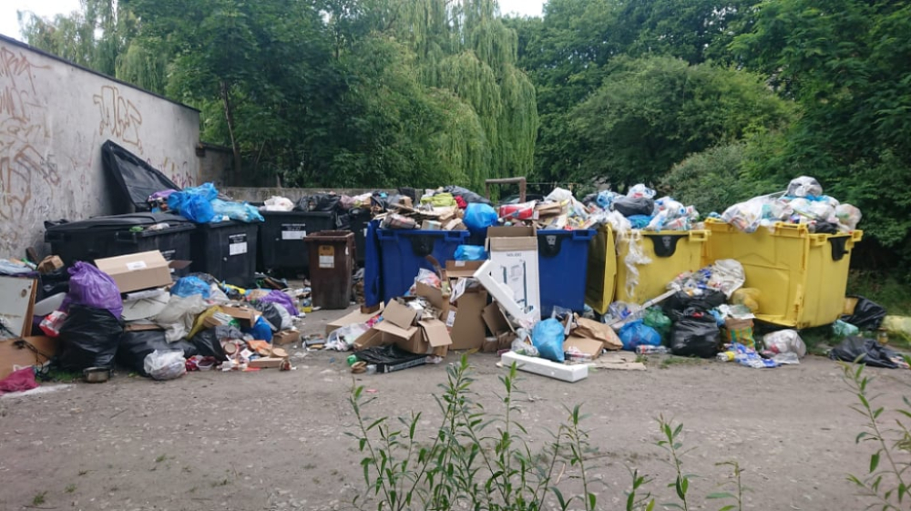 Koniec z wyrzucaniem ubrań do śmietnika. Od nowego roku duże zmiany w segregacji odpadów - Gdzie będzie można oddać stare ubrania? Od stycznia wchodzą w życie zmiany w segregacji odpadów.