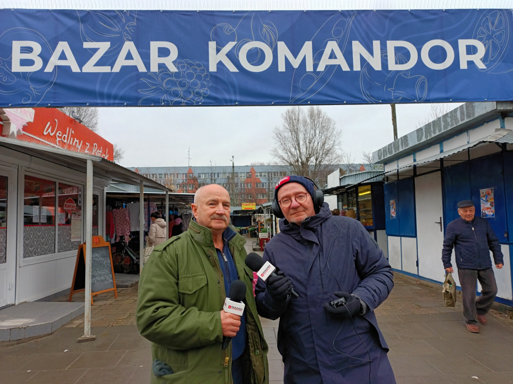 Wrocławskie targowiska: Komandor przy ul. Radosnej – Radio Wrocław na targowisku Komandor, fot. RW
