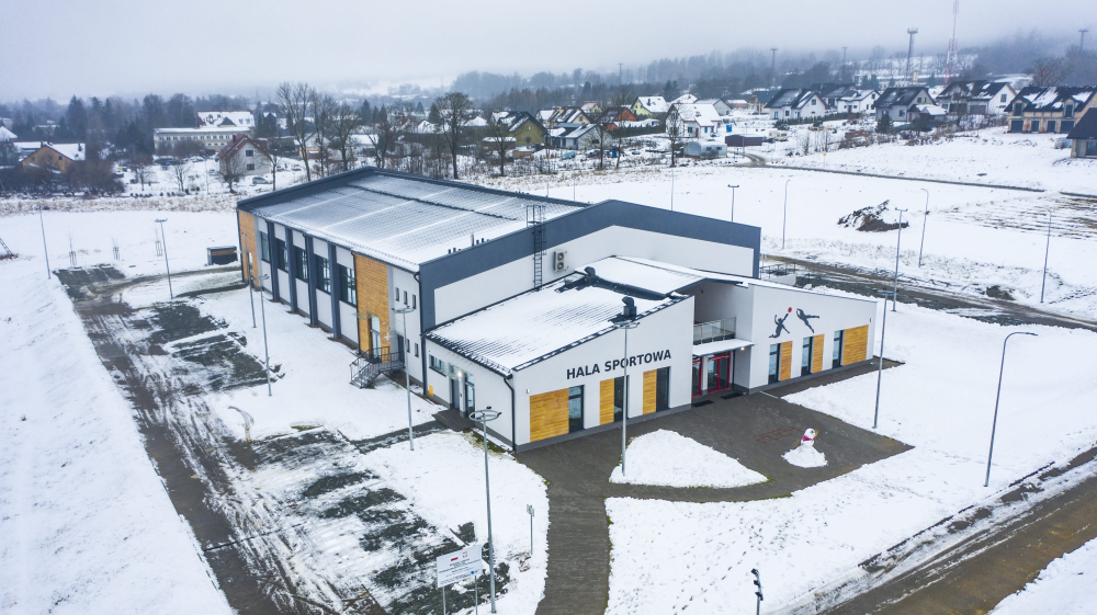 Nowa hala sportowa w Międzylesiu otwarta. Posłuży mieszkańcom i klubom sportowym – Tak wygląda nowa hala sportowa w Międzylesiu. Fot. Jarosław Wrona