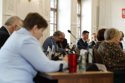 Jelenia G&oacute;ra z budżetem na 2025 rok. Blisko miliard w miejskiej kasie i mniejsze zadłużenie