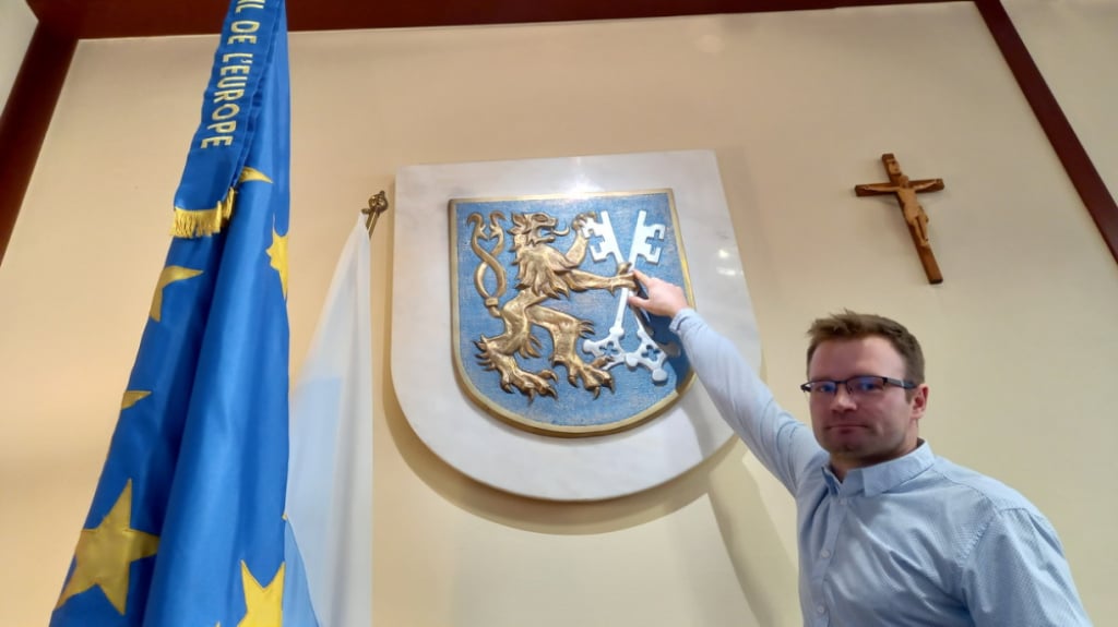 Herb Legnicy do poprawki! Poprzedni prezydent utrzymywał sprawę w tajemnicy od 16 lat – Herb Legnicy do poprawki, fot. Andrzej Andrzejewski