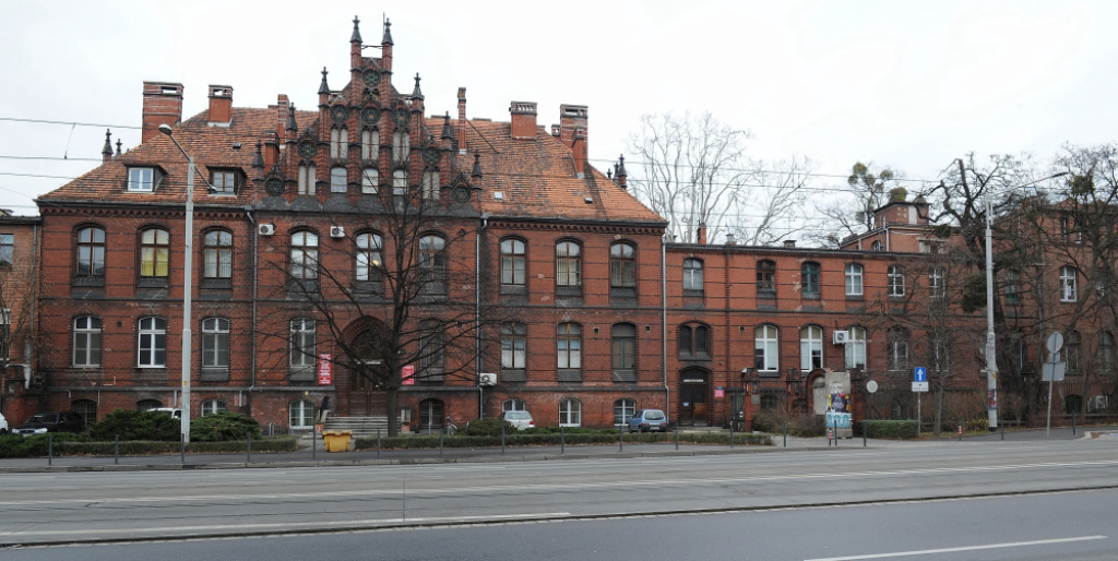 Nowoczesne atrakcje w historycznej lokalizacji. We Wrocławiu powstanie Centrum Odkryć Medycznych – W budynku przy ul. Skłodowskiej-Curie powstanie nowoczesne Centrum Odkryć Medycznych. Fot. Elżbieta Osowicz