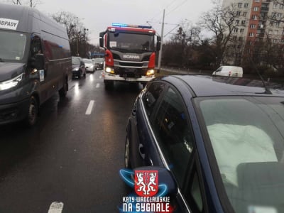 Wypadek na alei Hallera we Wrocławiu. Spore utrudnienia w ruchu po zderzeniu