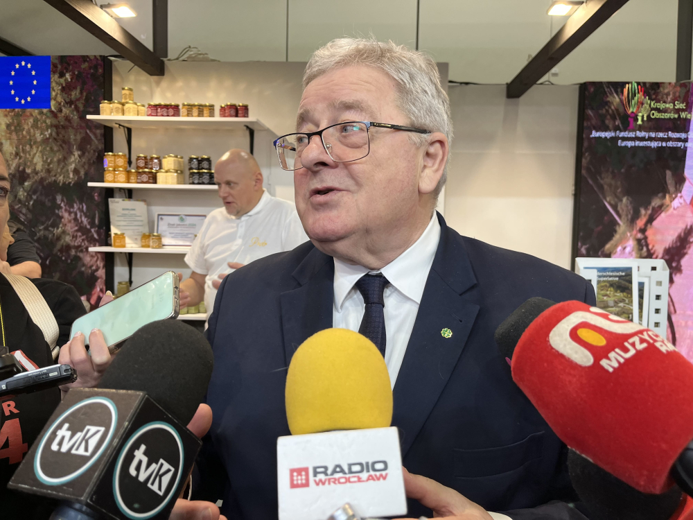 Pryszczyca przy granicy z Polską! Wojewoda prosi o kontrole transportów zwierząt, Minister Rolnictwa komentuje - Minister Siekierski: To byłoby duże zagrożenie dla produkcji. Fot: Radio Wrocław