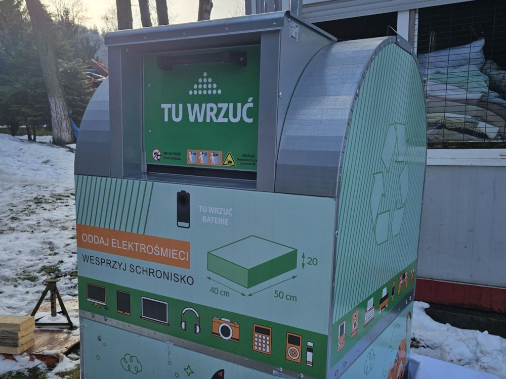Wałbrzych: Nowy kontener na elektroodpady stanął w schronisku dla zwierząt - Akcja w schronisku w Wałbrzychu potrwa do końca lutego. Wiosną odbędzie się kolejna zbiórka elektrośmieci. Fot. Bartosz Szarafin