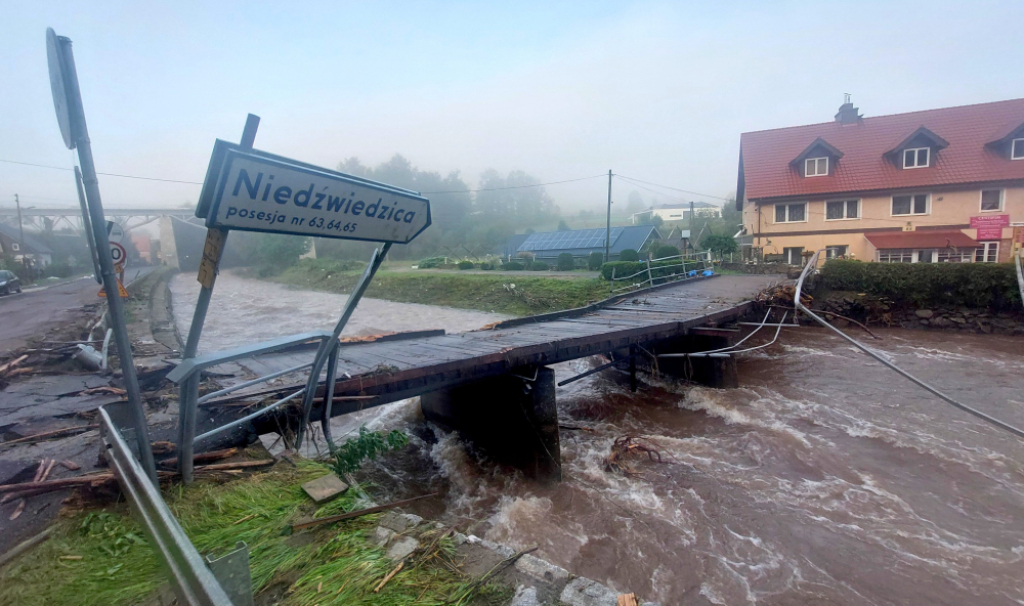 Wojsko zbuduje most w gminie Walim. To jednak kropla w morzu potrzeb. Straty są szacowane na 34 mln zł – Tak wyglądała infrastruktura drogowa w gminie Walim. Fot: Gmina Walim/ Użyczone