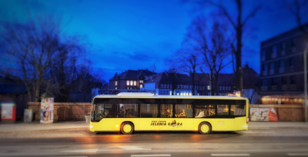 Autobusem z Karpacza do Jakuszyc. Dzięki nowemu połączeniu to możliwe! – Autobus z Karpacza do Jakuszyc już kursuje. Fot. PKS „Tour” Jelenia Góra (Facebook)