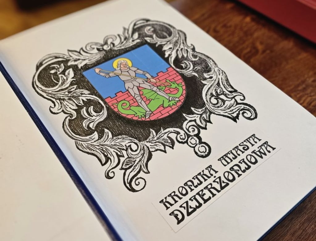 Zmiana kronikarza w Dzierżoniowie. Zobacz, jak wygląda ta praca i jej efekty – Zmiana kronikarza w Dzierżoniowie. Fot. Bartosz Szarafin