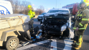 Wypadek dw&oacute;ch samochod&oacute;w osobowych na A4. Na miejscu lądował śmigłowiec ratunkowy
