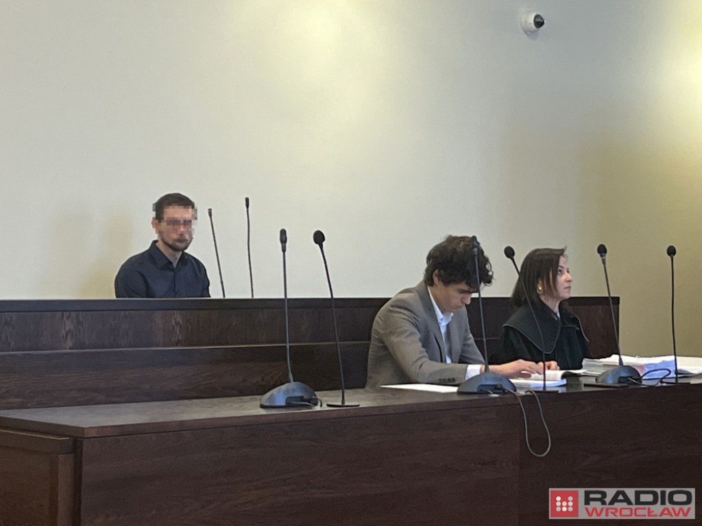 Sąsiedzka awantura zakończyła się tragedią. Uderzał ciałem Romana J. o znaki drogowe i ciągnął po chodniku - Piotr J. odpowiada z wolnej stopy, fot. Beata Makowska