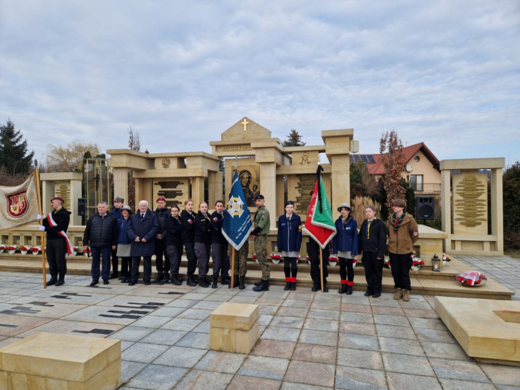 85 lat temu zesłano na Sybir pierwszych Polaków. We Wrocławiu uczcili tę rocznicę – Obchody 85. rocznicy pierwszej zsyłki Polaków na Sybir. Fot. Joanna Mierzwiak