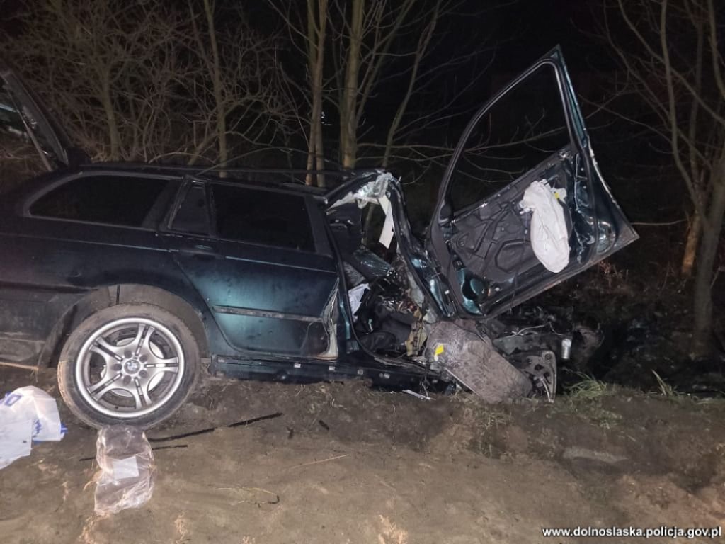 Kierował pojazdem pod wpływem alkoholu. Z jego samochodu zostało niewiele – 31-latek kierował pojazdem pod wpływem alkoholu. Fot. dolnoslaska.policja.gov.pl