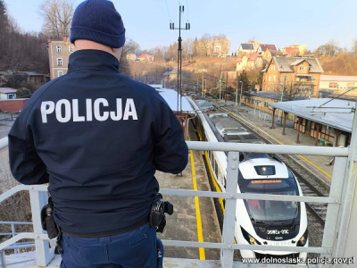 Koleje Dolnośląskie mają zacieśnić wsp&oacute;łpracę z policją. To efekt ostatnich atak&oacute;w