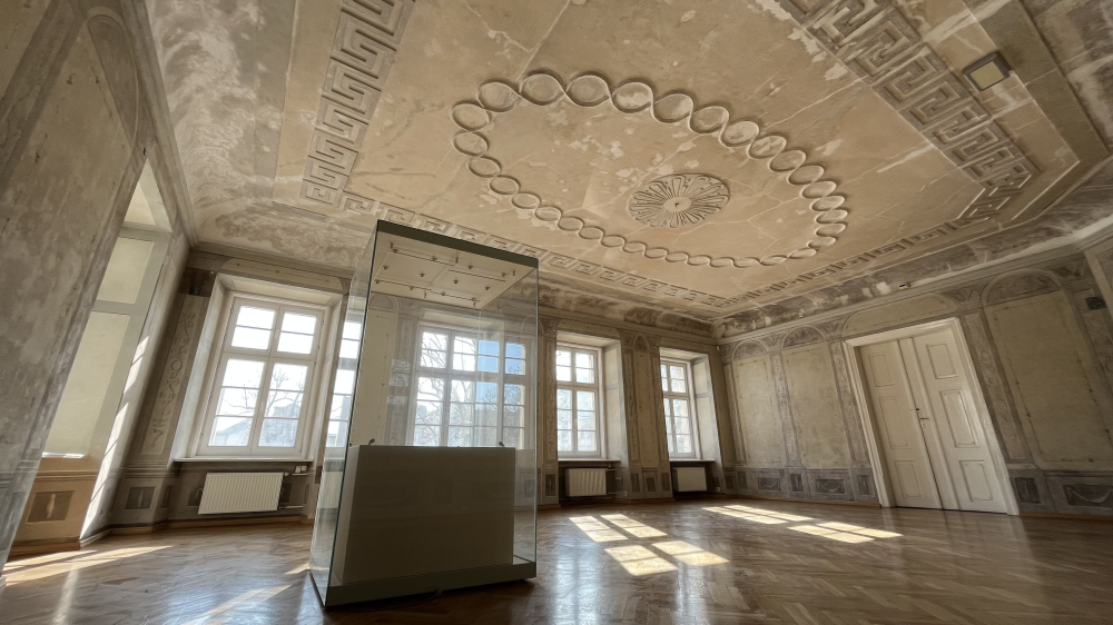 Zakończono pierwszy etap remontu sufitu w Muzeum Tkactwa. Wszystko przez... pęknięty kaloryfer – Sufit w Muzeum Tkactwa w Kamiennej Górze po pierwszym etapie remontu. Fot: Maciej Ryłkiewicz/ Radio Wrocław