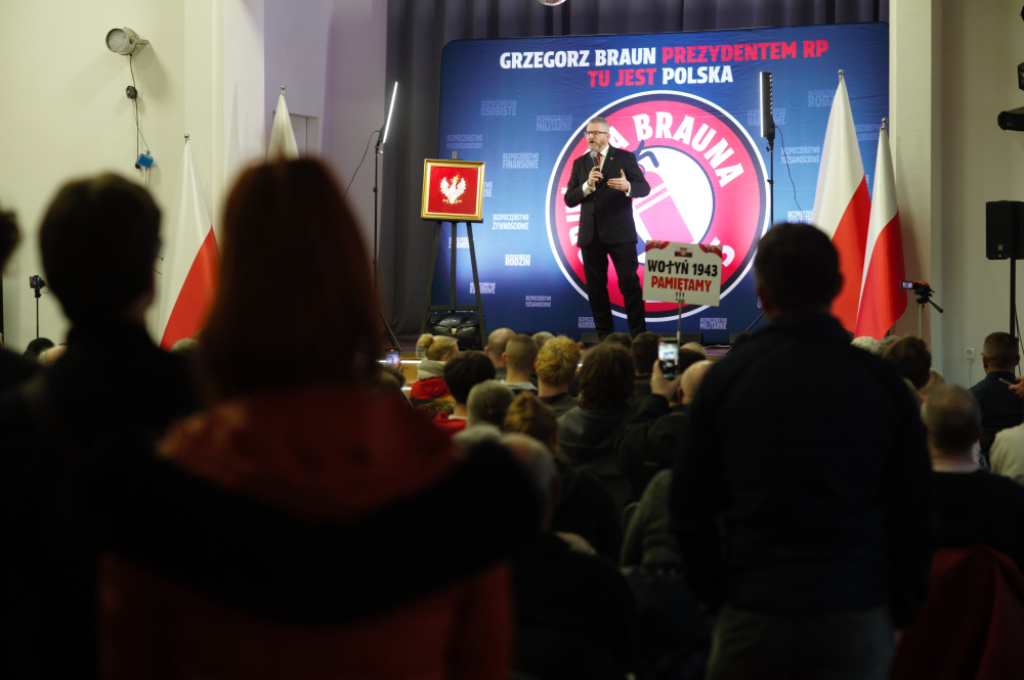 Grzegorz Braun spotkał się z mieszkańcami Jeleniej Góry – Grzegorz Braun przemawiał w Jeleniej Górze i w Jaworze. Fot. M. Ryłkiewicz