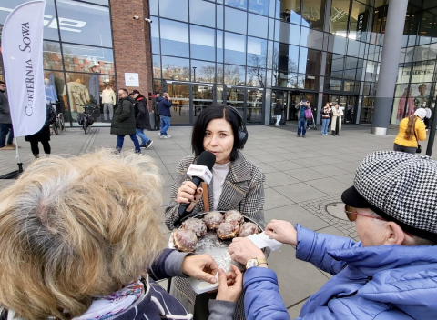 Tłusty czwartek z Radiem Wrocław! Rozdaliśmy naszym słuchaczom setki pączków we Wrocławiu [ZDJĘCIA] - 8