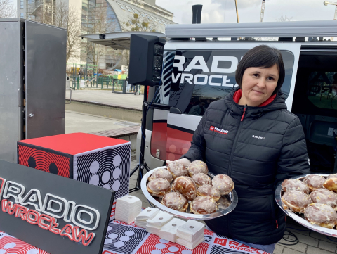 Tłusty czwartek z Radiem Wrocław! Rozdaliśmy naszym słuchaczom setki pączków we Wrocławiu [ZDJĘCIA] - 3