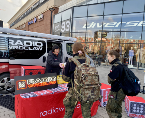 Tłusty czwartek z Radiem Wrocław! Rozdaliśmy naszym słuchaczom setki pączków we Wrocławiu [ZDJĘCIA] - 4