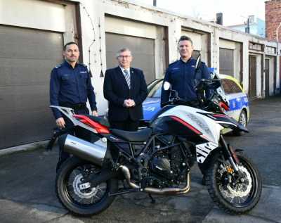Nowy sprzęt dla policjant&oacute;w z G&oacute;ry. Mają taki pojazd jako jedyni w regionie