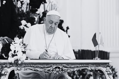 Papież Franciszek nie żyje. Kto będzie sprawował władzę w Kościele Katolickim?