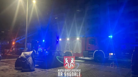Wrocław: Pożar mieszkania na Jagodnie. Setka mieszkańców ewakuowana - 2
