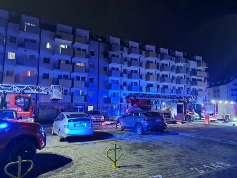 Wrocław: Pożar mieszkania na Jagodnie. Setka mieszkańców ewakuowana - 8