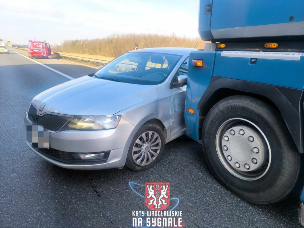Dwa zderzenia na Autostradowej Obwodnicy Wrocławia. Utrudnienia w obu kierunkach – Zderzenie na AOW w kierunku Warszawy. Fot. Paweł Bielawski