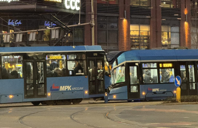 Zderzenie dwóch tramwajów na placu Dominikańskim we Wrocławiu. 7 osób rannych [ZDJĘCIA] - 1