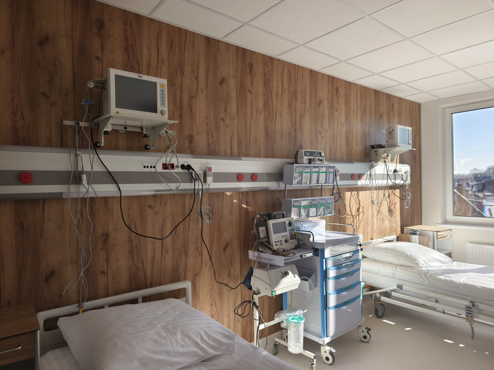 Kiedyś był zagrożeniem dla pacjentów, dziś cieszy nowoczesnością. Oddział neurologiczny w Złotoryi przeszedł remont – Oddział neurologiczny w Złotoryi przeszedł gruntowny remont! Fot: Karolina Bieniek/ Radio Wrocław