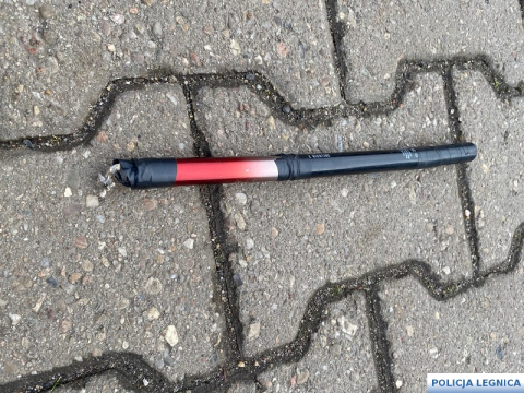 “Uchodzi za osobę nieobliczalną”. Miał w domu trotyl i granat wybuchowy. Legniczanin zatrzymany przez policjantów - 3